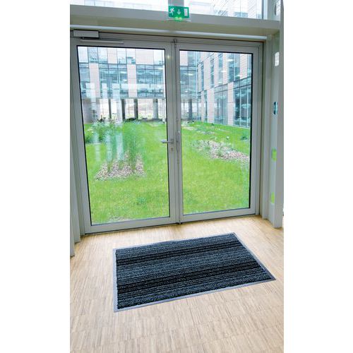 Entrematte Manutan absorberer 3,9 l/kvm