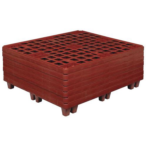 emboîtables à 62 % pour un gain de place à vide : une pile de 34 palettes mesure moins de 2 mètres emboîtables à 62 % pour un gain de place à vide : une pile de 34 palettes mesure moins de 2 mètres